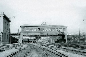 Centre de Control elèctric de l’estació de ‘Barcelona-Termino’, vers 1925. Enclavament elèctric a ‘Barcelona-Término’, un dels primers d’Europa amb 121 palanques per més de 500 itineraris diferents