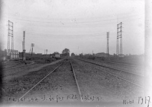 Línia d’alta tensió creuant les vies del ferrocarril Barcelona-Mataró, Sant Adrià del Besòs 1917 